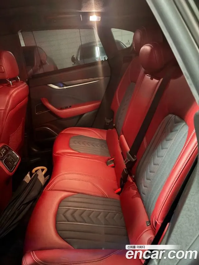 Maserati Levante 2019 thumb 8