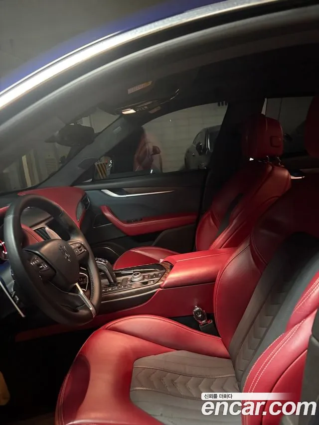 Maserati Levante 2019 thumb 12
