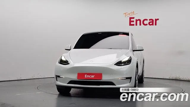Tesla Model Y 2021 thumb 2