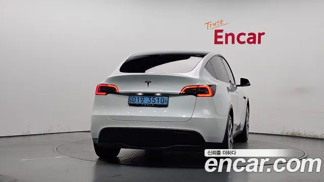 Tesla Model Y 2021 thumb 3