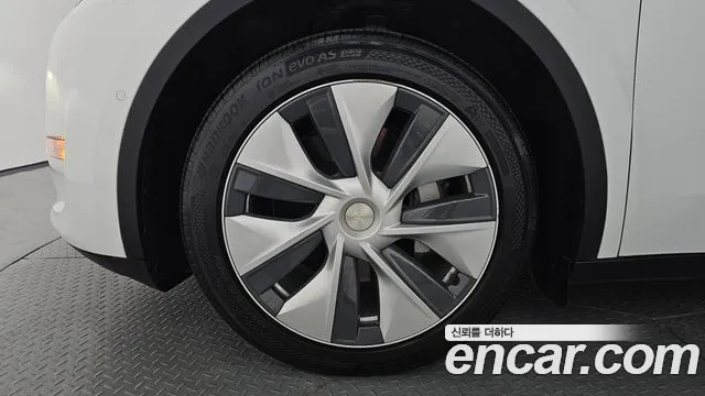 Tesla Model Y 2021 thumb 4