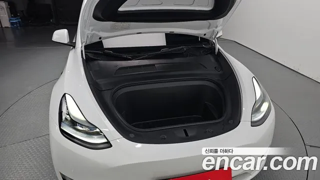 Tesla Model Y 2021 thumb 5
