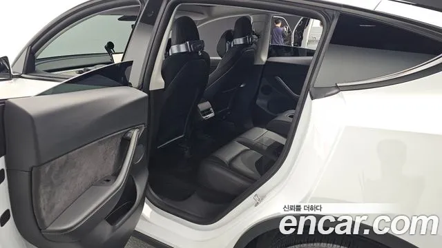 Tesla Model Y 2021 thumb 11