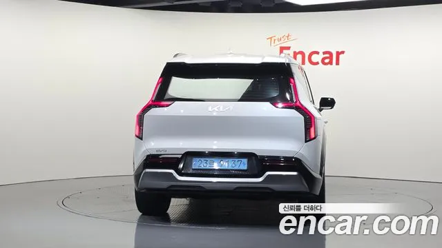 Kia EV9 2023 thumb 4