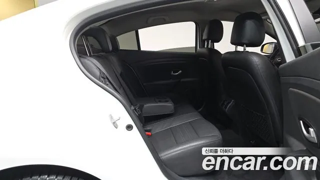 Renault Fluence 2019 thumb 10