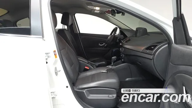 Renault Fluence 2019 thumb 11