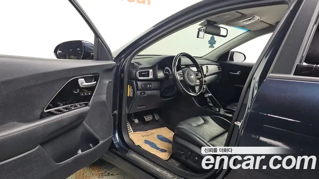 Kia Niro 2018 thumb 10