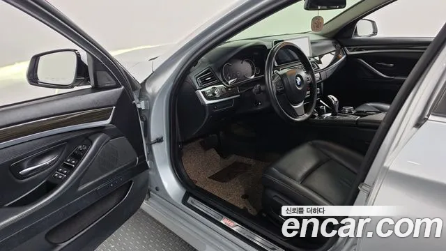 BMW 5 серии 2015 thumb 10