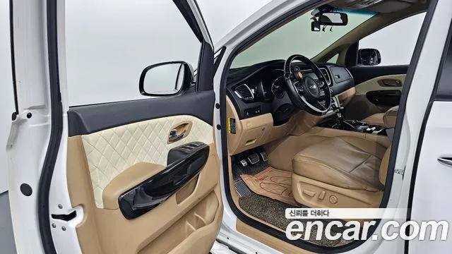 Kia Carnival 2017 thumb 9