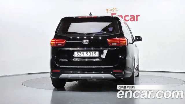 Kia Carnival 2018 thumb 3