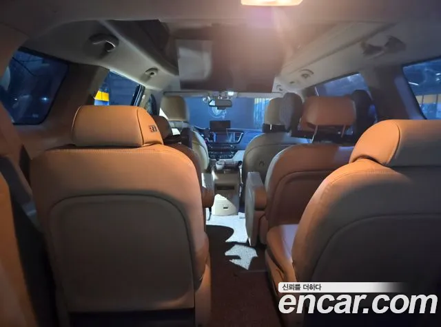 Kia Carnival 2015 thumb 6