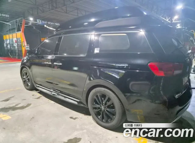 Kia Carnival 2015 thumb 9