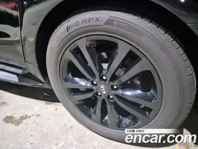 Kia Carnival 2015 thumb 12