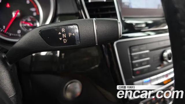 Mercedes-Benz GLS 2018 thumb 9