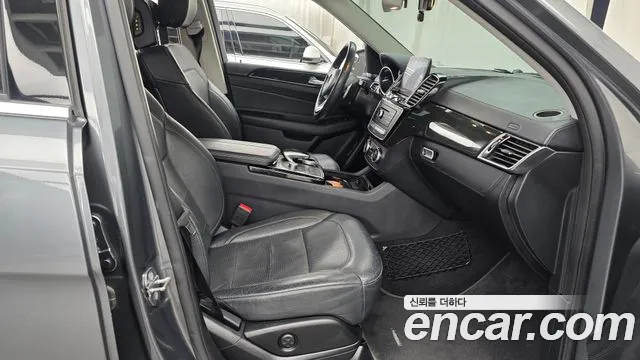 Mercedes-Benz GLS 2018 thumb 11