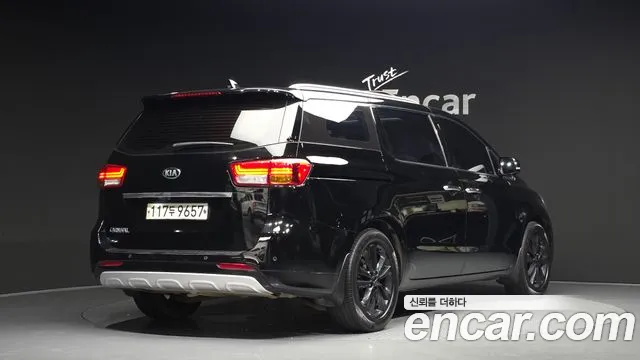 Kia Carnival 2016 thumb 2