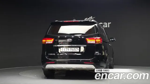 Kia Carnival 2016 thumb 4
