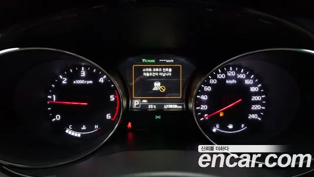 Kia Carnival 2016 thumb 8