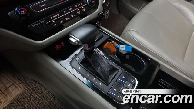 Kia Carnival 2016 thumb 9