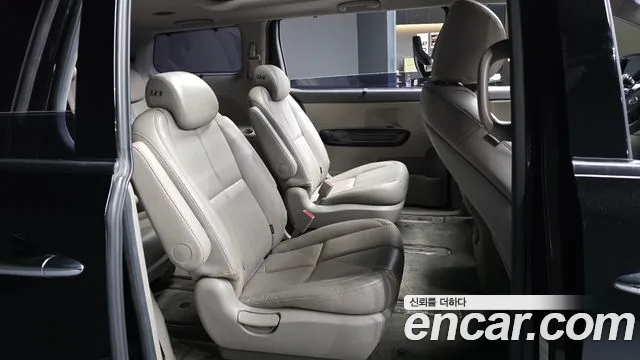 Kia Carnival 2016 thumb 12