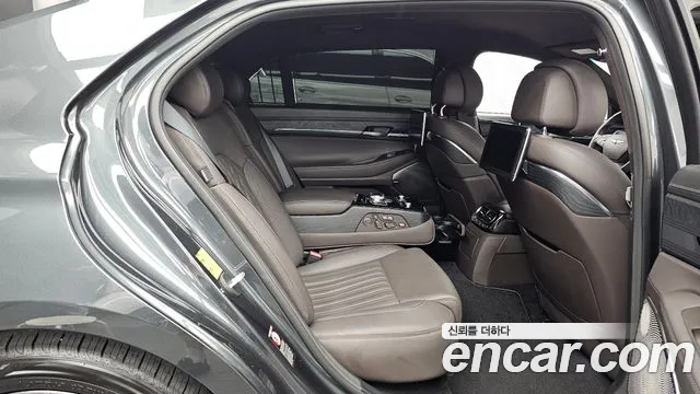 Genesis G90 2019 thumb 12