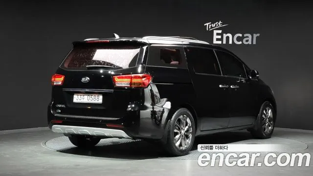 Kia Carnival 2016 thumb 2