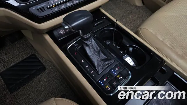 Kia Carnival 2016 thumb 9