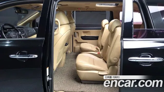 Kia Carnival 2016 thumb 11