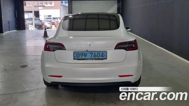 Tesla Model 3 2021 thumb 4