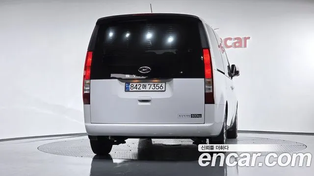 Hyundai Staria 2023 thumb 3