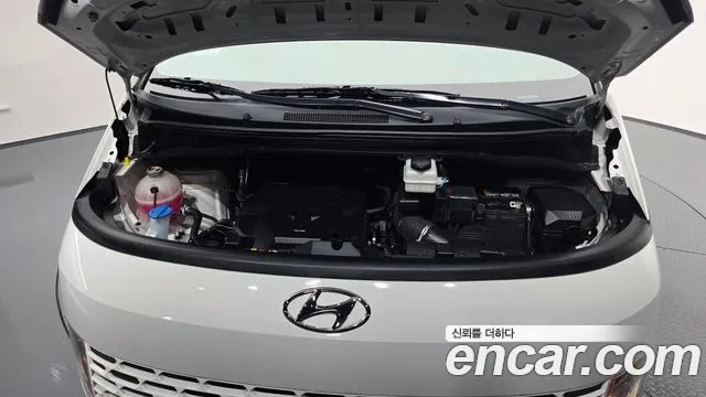Hyundai Staria 2023 thumb 5
