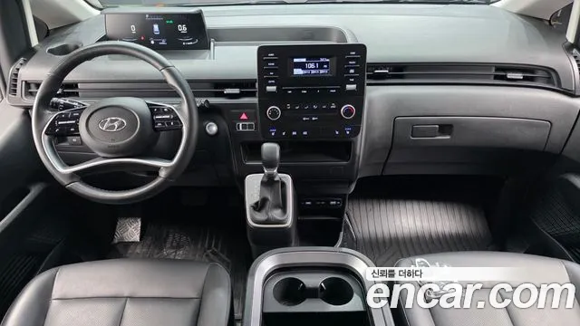 Hyundai Staria 2023 thumb 6