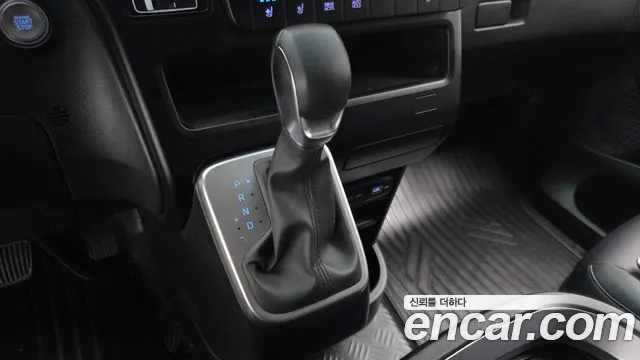Hyundai Staria 2023 thumb 8