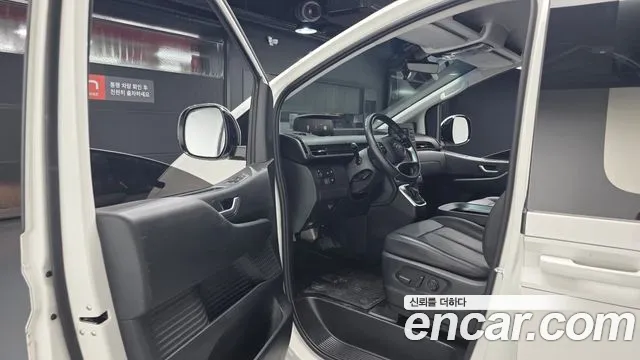 Hyundai Staria 2023 thumb 9