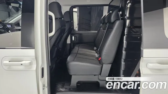 Hyundai Staria 2023 thumb 11