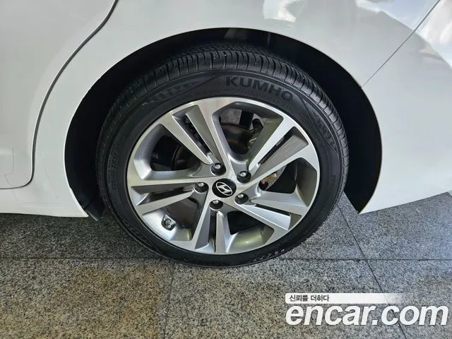 Hyundai Avante 2017 thumb 5