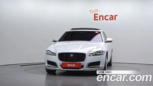 Jaguar XF 2017 thumb 3