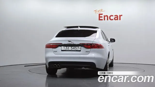 Jaguar XF 2017 thumb 4