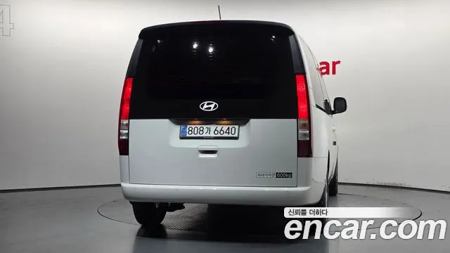 Hyundai Staria 2025 thumb 4