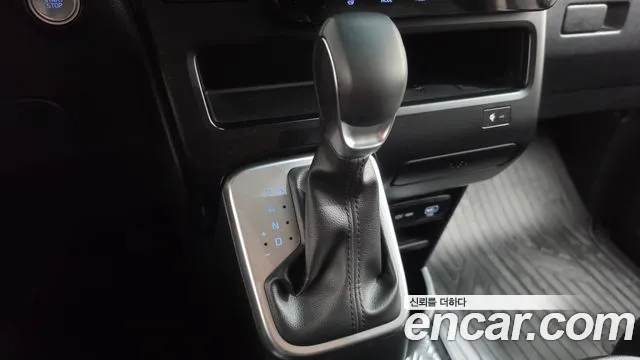Hyundai Staria 2025 thumb 9