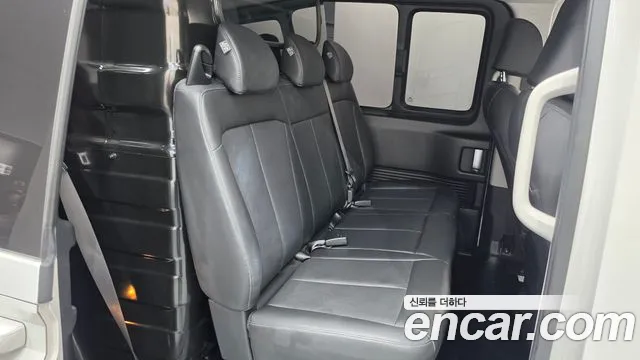 Hyundai Staria 2025 thumb 11