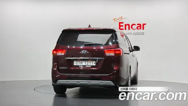 Kia Carnival 2018 thumb 3