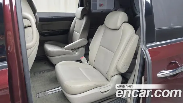 Kia Carnival 2018 thumb 11