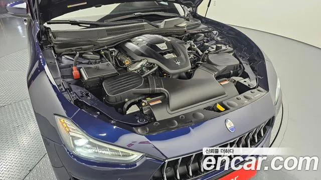 Maserati Ghibli 2018 thumb 6