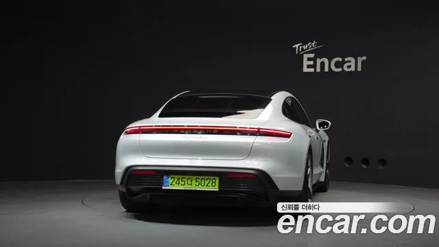 Porsche Taycan 2025 thumb 4