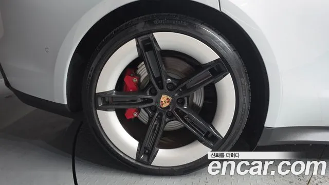Porsche Taycan 2025 thumb 5