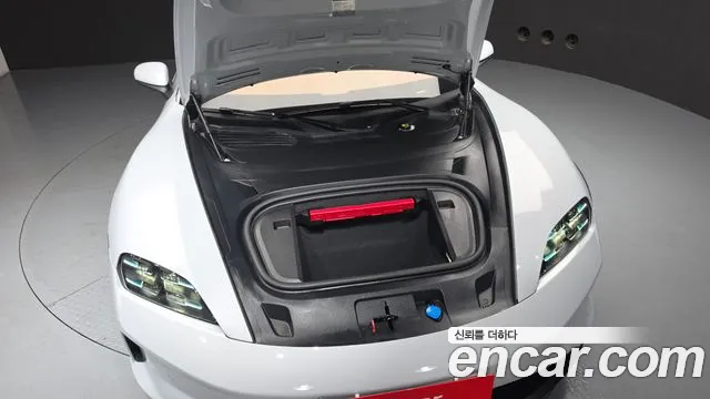 Porsche Taycan 2025 thumb 6