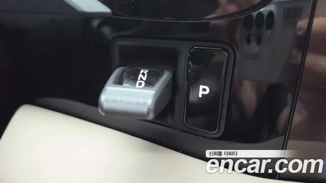 Porsche Taycan 2025 thumb 9