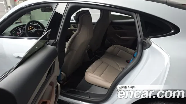 Porsche Taycan 2025 thumb 11