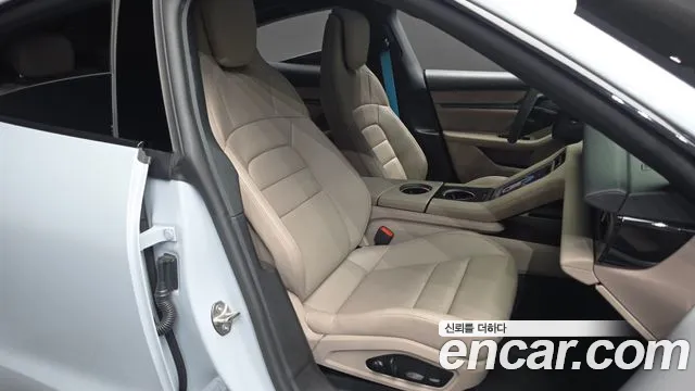 Porsche Taycan 2025 thumb 12